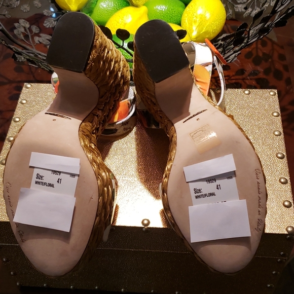 Dolce and Gabbana - Picture 8 of 16